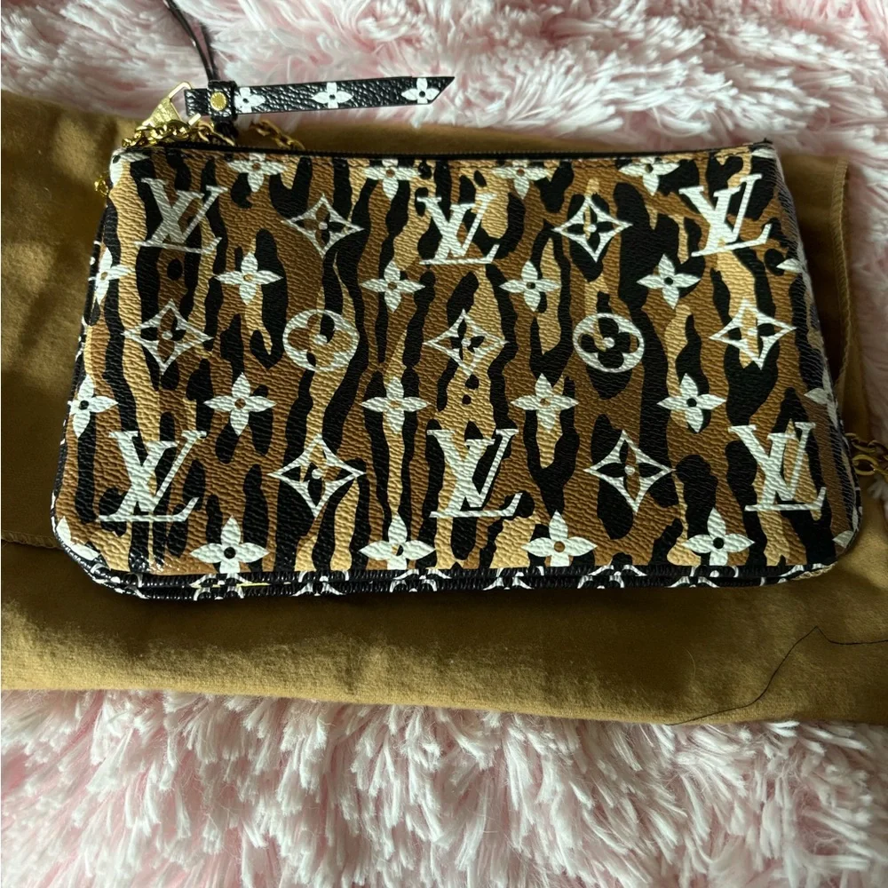 Louis Vuitton Leopard Print Black Clutch - Picture 2 of 6